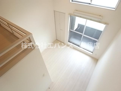 【洋室】 | レフィナードカメオカ | 明るい洋室です