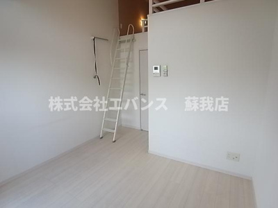 【居間・リビング】 | レフィナードカメオカ | ゆったりとしたリビングです