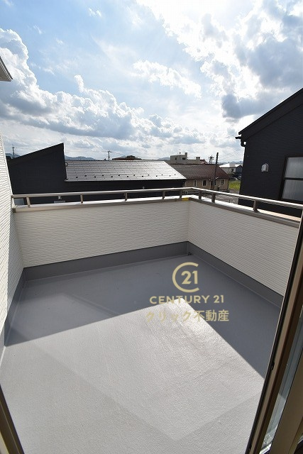 リーブルガーデン  第1笠間市笠間　2のバルコニー|日当たり良好なバルコニーです。気分転換に出るだけでも、晴れた日にお洗濯物やお布団を一気に干すのも気持ちがいい♪