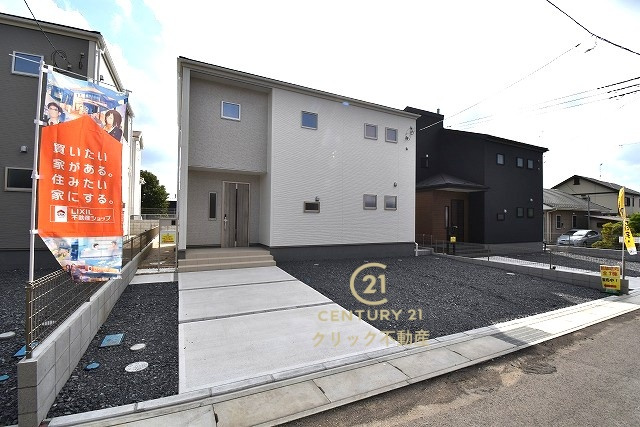 リーブルガーデン  第1笠間市笠間　2の駐車場|並列駐車可能なカースペースを確保。毎日のお車の出し入れがストレスなく行えます！
内覧可能です。ご予約はHPから、またお電話でも、お気軽にどうぞ。