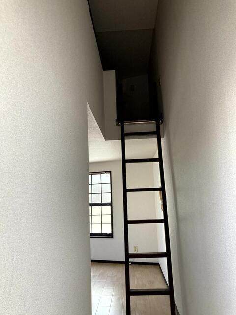 ロフトへの階段
