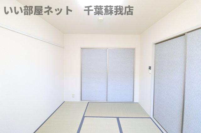 ソレイユ若葉　Bの寝室|広くて明るい寝室