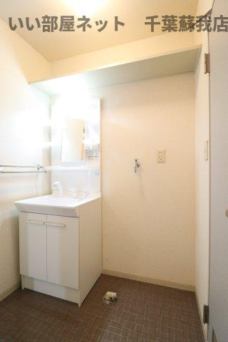 ソレイユ若葉　Bの洗面所|朝の準備に活躍する、洗髪洗面化粧台！