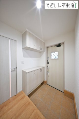 【玄関】 | いろどりアイタウン久喜市久喜東1丁目　新築住宅 | ≪1号棟≫
現地(2025年11月撮影)