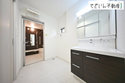 【独立洗面台】 | いろどりアイタウン久喜市久喜東1丁目　新築住宅 | ≪1号棟≫
現地(2025年11月撮影)
