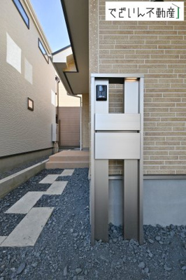 【玄関】 | いろどりアイタウン久喜市久喜東1丁目　新築住宅 | ≪1号棟≫
現地(2025年11月撮影)