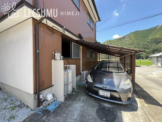 姫路市安富町狭戸/中古戸建の駐車場