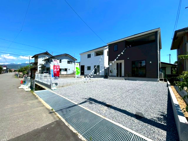 長野市篠ノ井小森の新築一戸建の前面道路含む現地写真