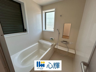 【浴室】 | 宇部市西岐波(自由ケ丘）中古住宅／2階建 | ゆったりと足を伸ばし、寛げるバスルーム。一日の疲れを癒してくれる空間です。
