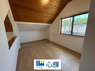 【洋室】 | 宇部市西岐波(自由ケ丘）中古住宅／2階建 | 沢山の陽の光が入る明るい室内。