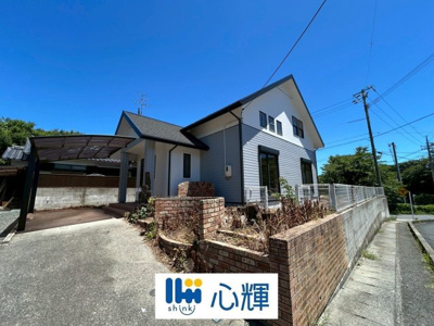 【前面道路含む現地写真】 | 宇部市西岐波(自由ケ丘）中古住宅／2階建 | 駐車縦列2台可能です。