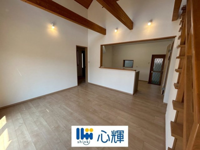 【居間・リビング】 | 宇部市西岐波(自由ケ丘）中古住宅／2階建 | 開放的な自由空間ＬＤＫ。