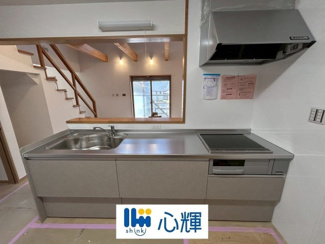 【キッチン】 | 宇部市西岐波(自由ケ丘）中古住宅／2階建 | 充分なスペースを実現したキッチン空間となっています。寛ぐ方とお料理をされる方の一体感を重視した設計。