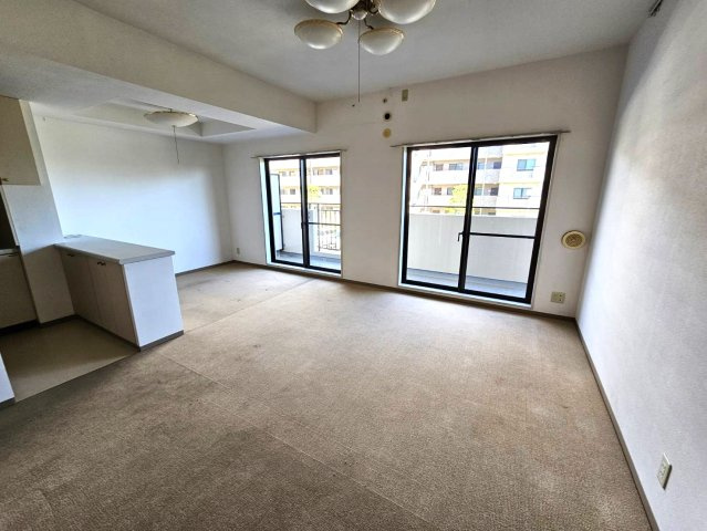 シーアイマンションＢ棟の居間・リビング