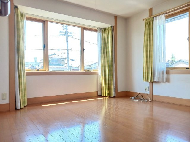 丸亀市前塩屋町　中古戸建の洋室