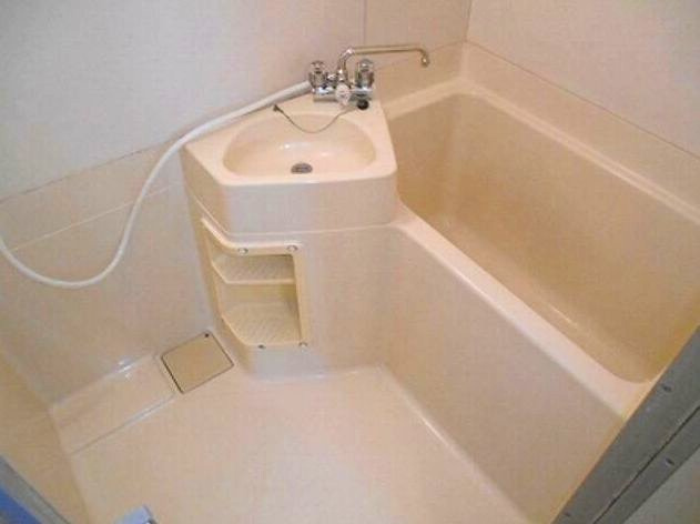 ヴィラ・サンポートの浴室|別号室の参考写真となります。