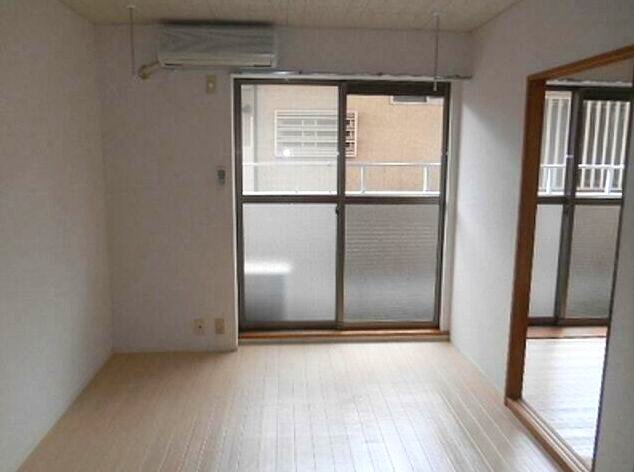 ヴィラ・サンポートの居間・リビング|別号室の参考写真となります。