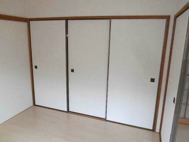 ヴィラ・サンポートの洋室|別号室の参考写真となります。