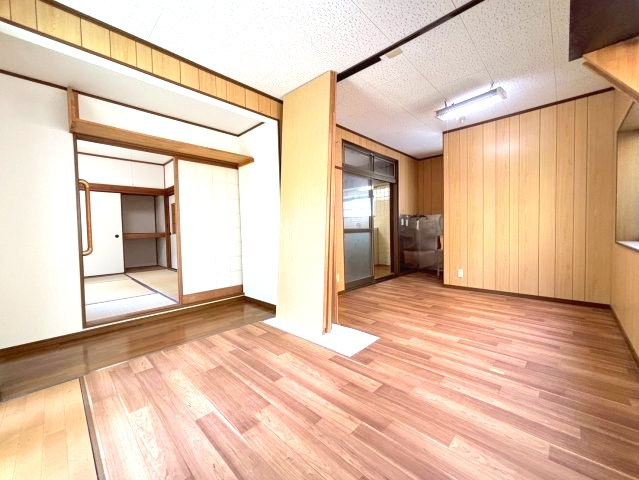 大字嬉戸建の洋室