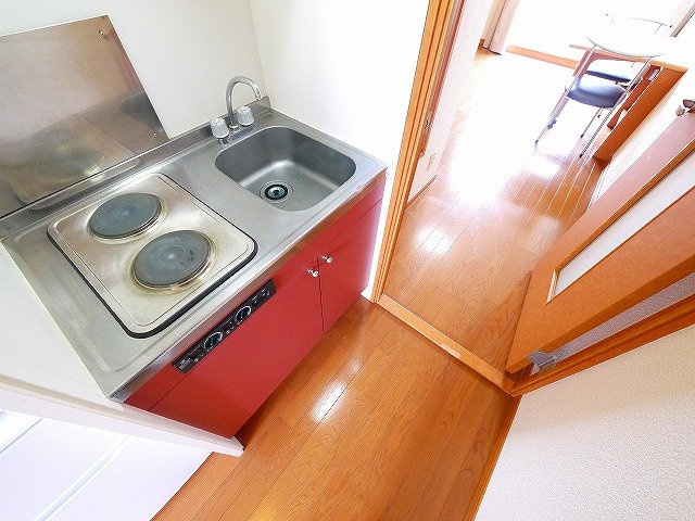 レオパレスＳＴＥＬＬＡのキッチン|コンパクトなキッチンで掃除もラクラク