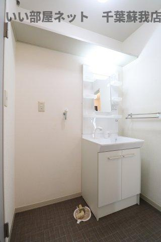 ソレイユ若葉　Bの洗面所|朝の準備に活躍する、洗髪洗面化粧台！