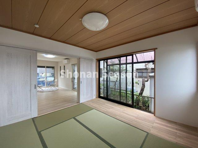 【和室】 | 足を伸ばしたり横になったり、リラックスできる畳の和室がございます♪