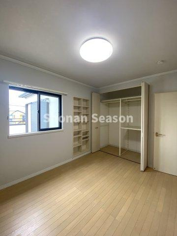 【洋室】 | 内・外装共にリフォーム済！気持ち良い新生活がお迎えできますよ♪