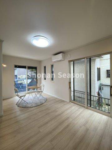 【居間・リビング】 | 家族が長い時間を共有するリビング！陽光がたっぷり降り注ぎます♪