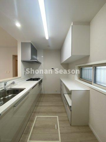 【キッチン】 | キッチン周りがスッキリ片付く大型カップボードを完備しました♪