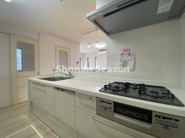 【キッチン】 | 手洗いよりも節水でき、家事負担が軽減できる「食洗機」を搭載！