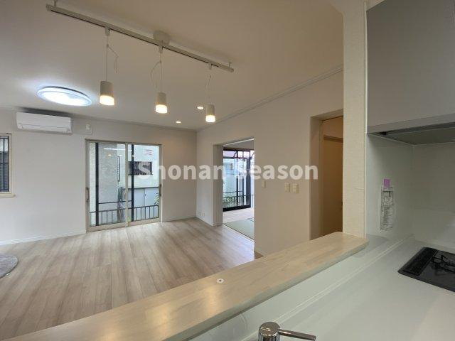 【キッチン】 | カウンターキッチンなので、配膳＆後片付けもスムーズです♪