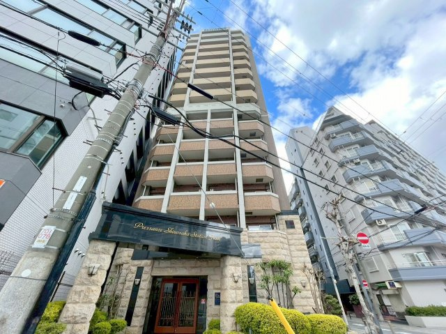 プレサンス新大阪ステーションフロントの外観