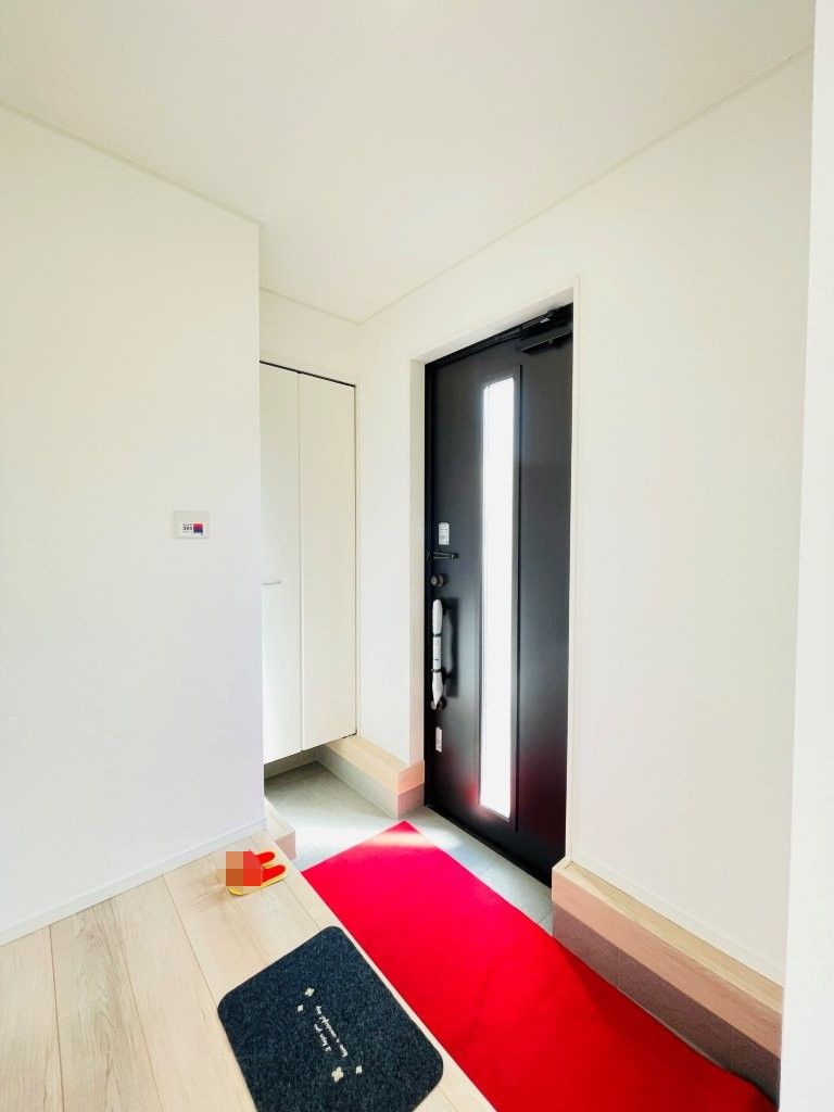 豊田市上丘町第1　新築分譲住宅　全3棟　1号棟の玄関|大容量のシューズボックス付きで玄関が靴で散らかりません。