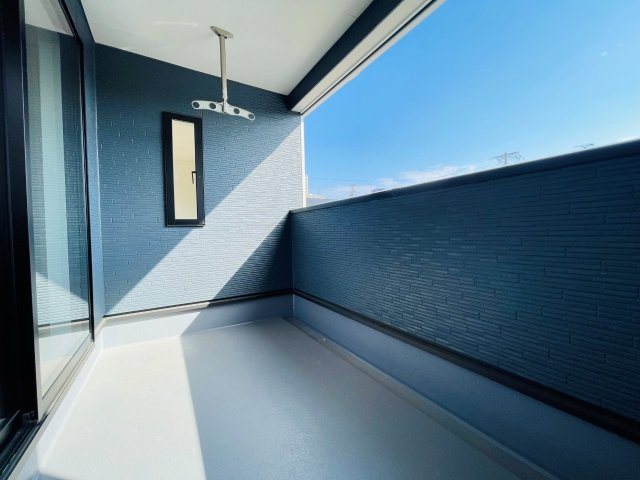 豊田市上丘町第1　新築分譲住宅　全3棟　1号棟のバルコニー|多用途に使えるインナーバルコニー付き。突然の雨でも安心です♪