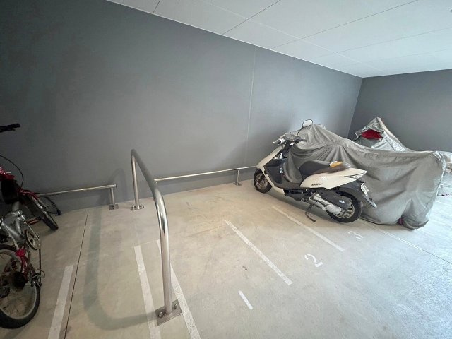 バウスフラッツ新大阪の駐車場