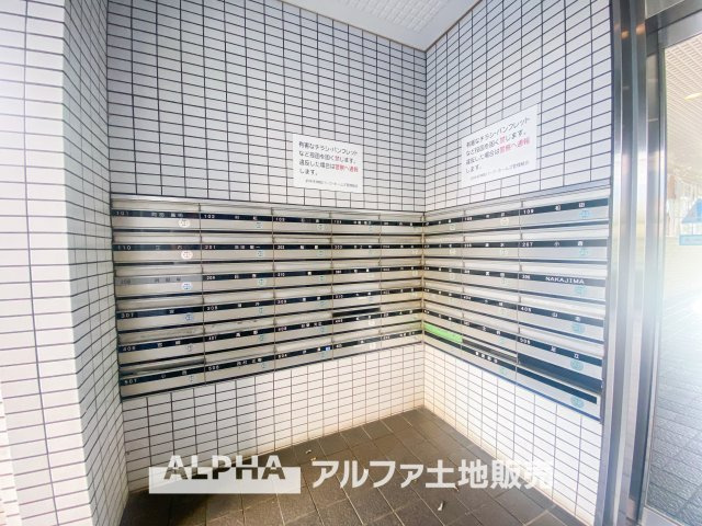 府中天神町パーク・ホームズのエントランス|【Welcome】
◆ウェルカム◆帰路につき見上げればそこにはエントランス。意匠性高くさり気なく気品ですら感じられる。これが「パークフロント」のpride