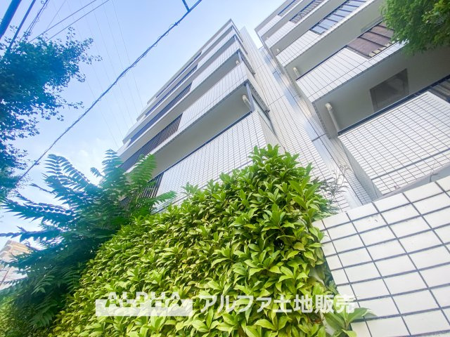 府中天神町パーク・ホームズのエントランス|【full space】
◆気軽に人を招ける◆ゆったりとした住空間に手のぬくもりを感じれるような温かい住まい。そんな環境で暮らしていくうちに僕たちも変わって行く。