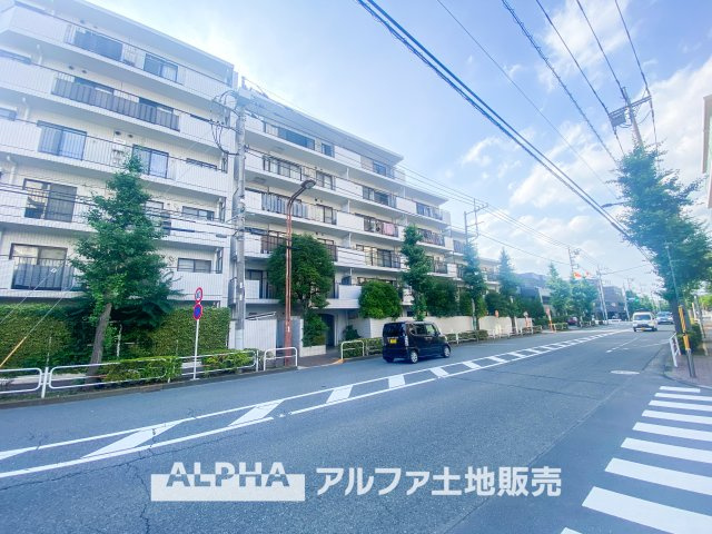 府中天神町パーク・ホームズの外観|【Light shower】
◆太陽の光◆を沢山感じながら明るく豊かな暮らしを約束する住まい。家族と語らい、四季の移ろいを感じ、我が子の成長を見守る。そんな家がここにあります。