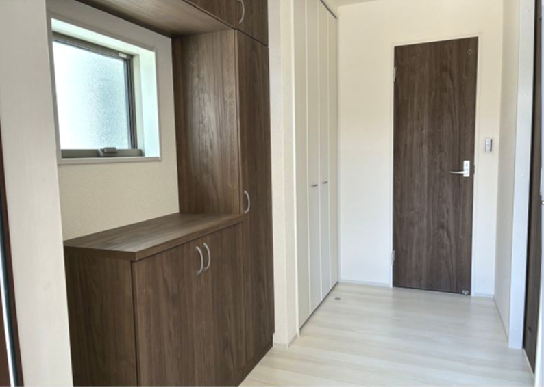 売新築戸建　静岡市葵区建穂２丁目の玄関