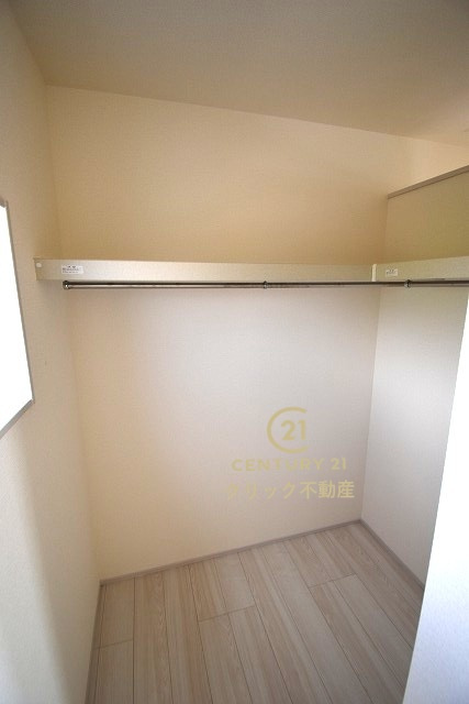 リーブルガーデン  第1笠間市笠間　3の収納|ウォークインクローゼットは自由度が高い収納スペース。服だけでなく、帽子やバッグなどもまとめて管理することができます。おしゃれが楽しくなりますね♪