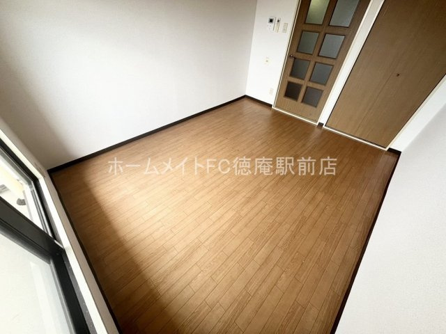 大阪市城東区天王田の賃貸マンションの洋室