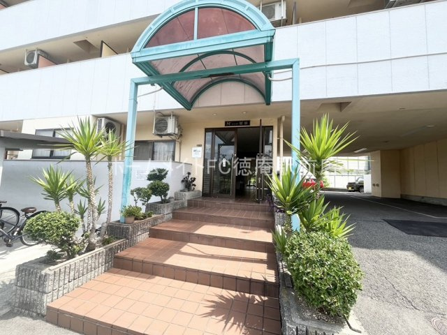 大阪市城東区天王田の賃貸マンションのエントランス