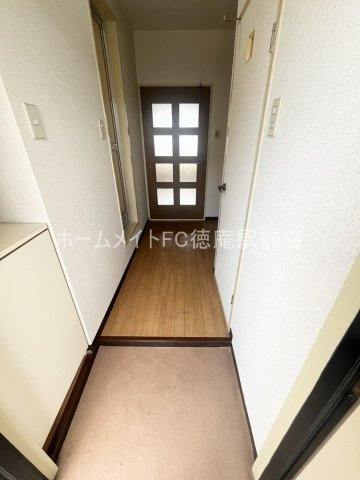 大阪市城東区天王田の賃貸マンションの玄関