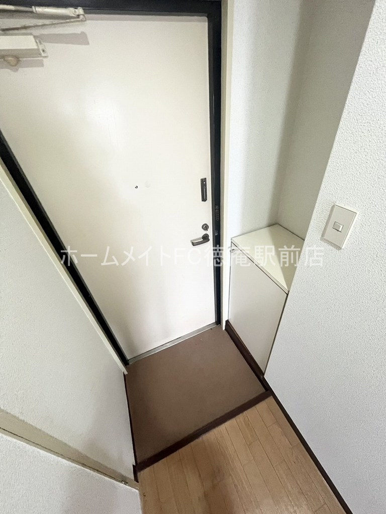 大阪市城東区天王田の賃貸マンションの玄関