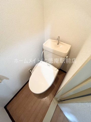 大阪市城東区天王田の賃貸マンションのトイレ