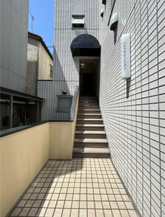 ハナブサマンション　敷金０　礼金０　室内洗濯機置き場のエントランス