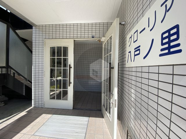 グローリア八戸ノ里のエントランス