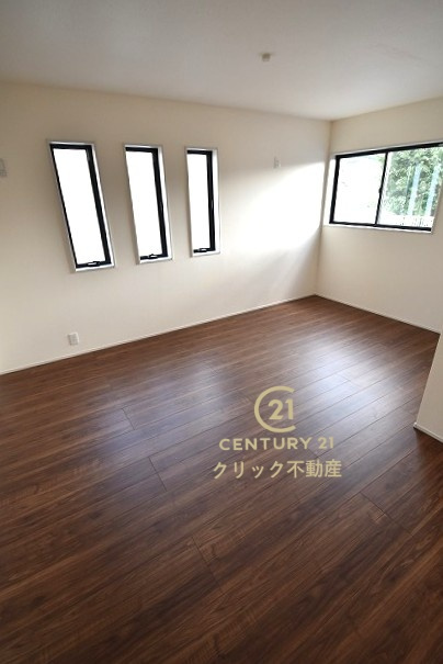 リーブルガーデン  第1笠間市笠間　4の洋室|フローリングなので重い家具も置けます。カーテンと家具を揃えるなどして、お好みのインテリアを楽しむことができます。収納スペースは全室に配備しております。