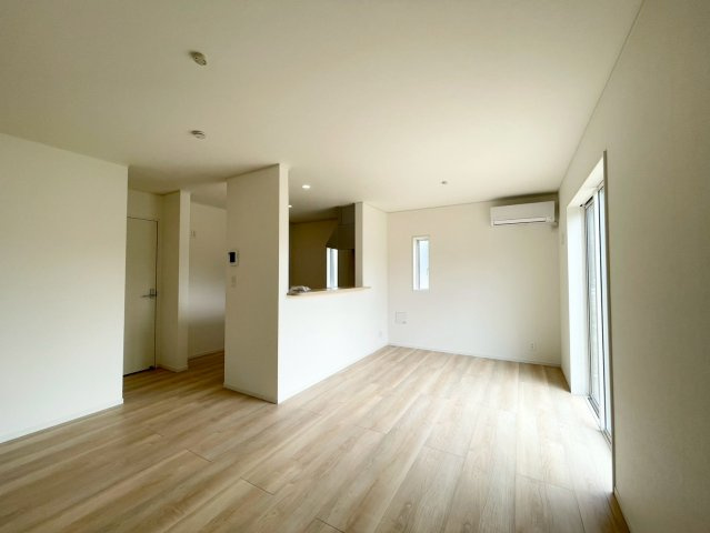 耐震等級３！ご成約プレゼント対象物件！の居間・リビング|家族の会話が弾むカウンターキッチンです♪