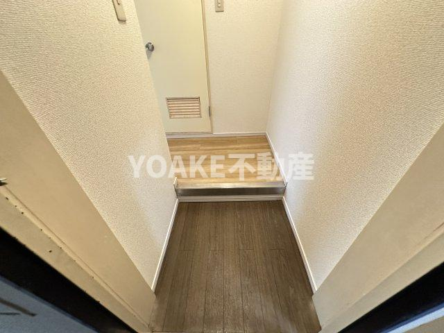 ソレイユイワサキの玄関|別部屋の写真となります。現況優先。